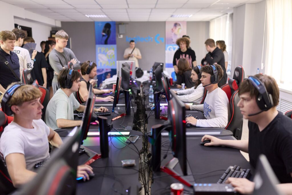 logitech playdays 206